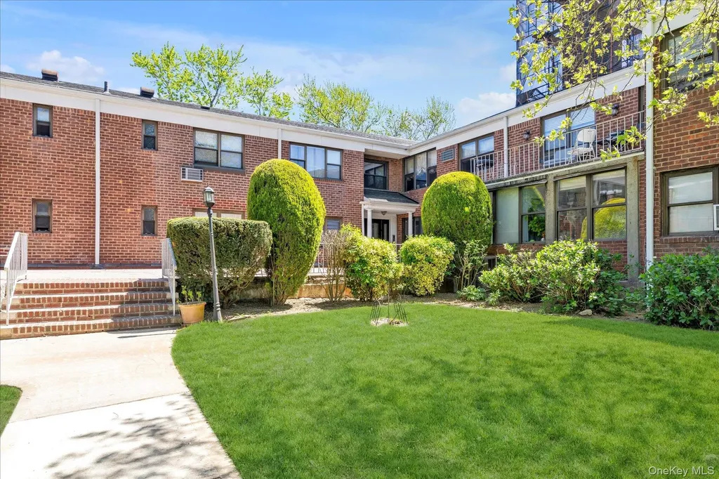 1203 E Broadway Hewlett NY 11557