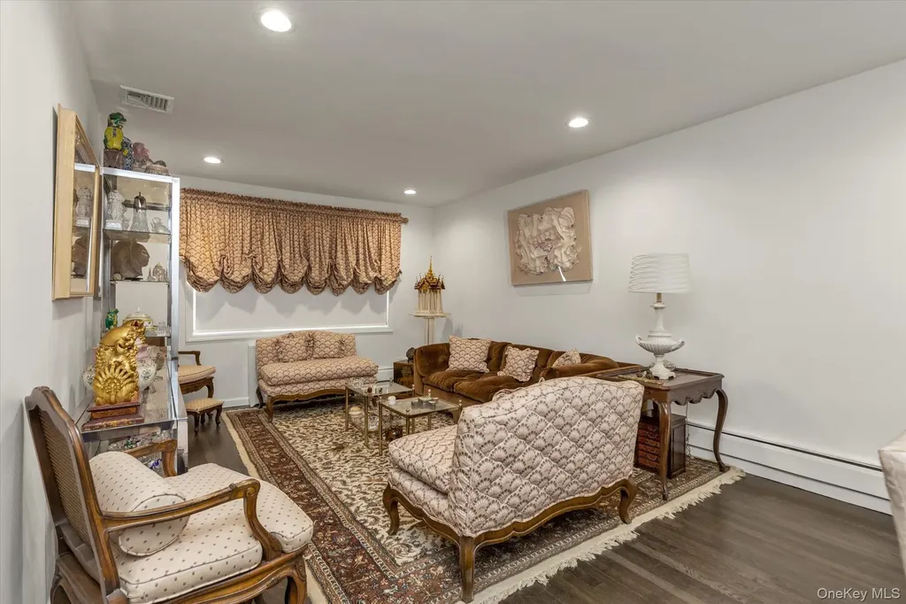 1203 E Broadway Hewlett NY 11557