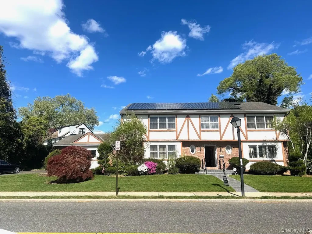 28 Polo Road Great Neck NY 11023