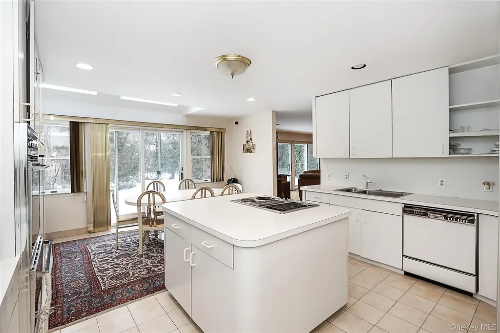 28 Polo Road Great Neck NY 11023