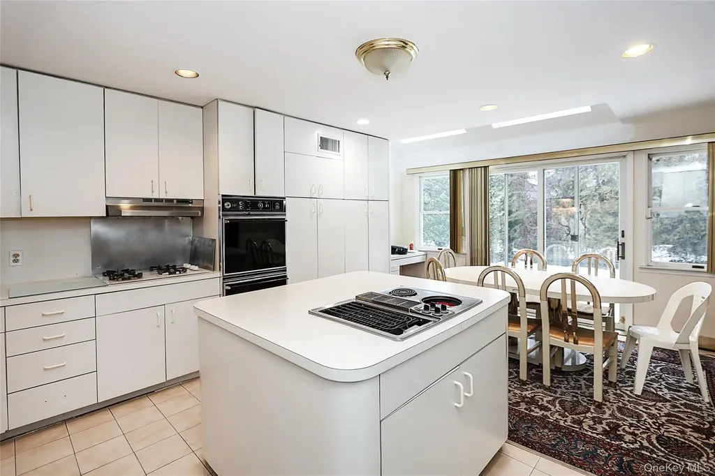 28 Polo Road Great Neck NY 11023