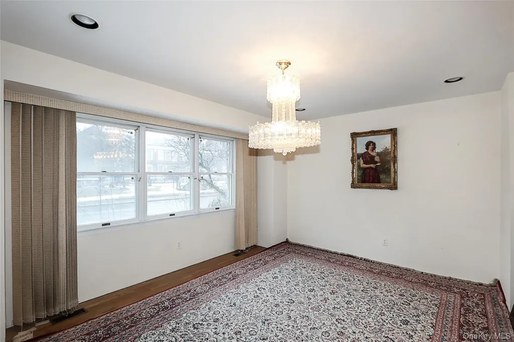 28 Polo Road Great Neck NY 11023