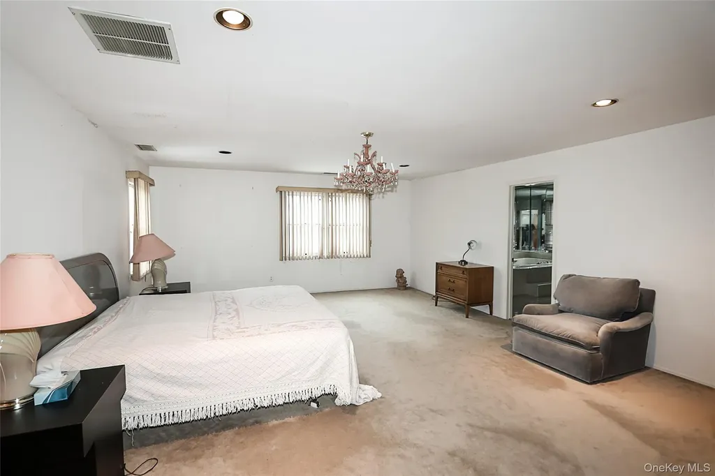 28 Polo Road Great Neck NY 11023
