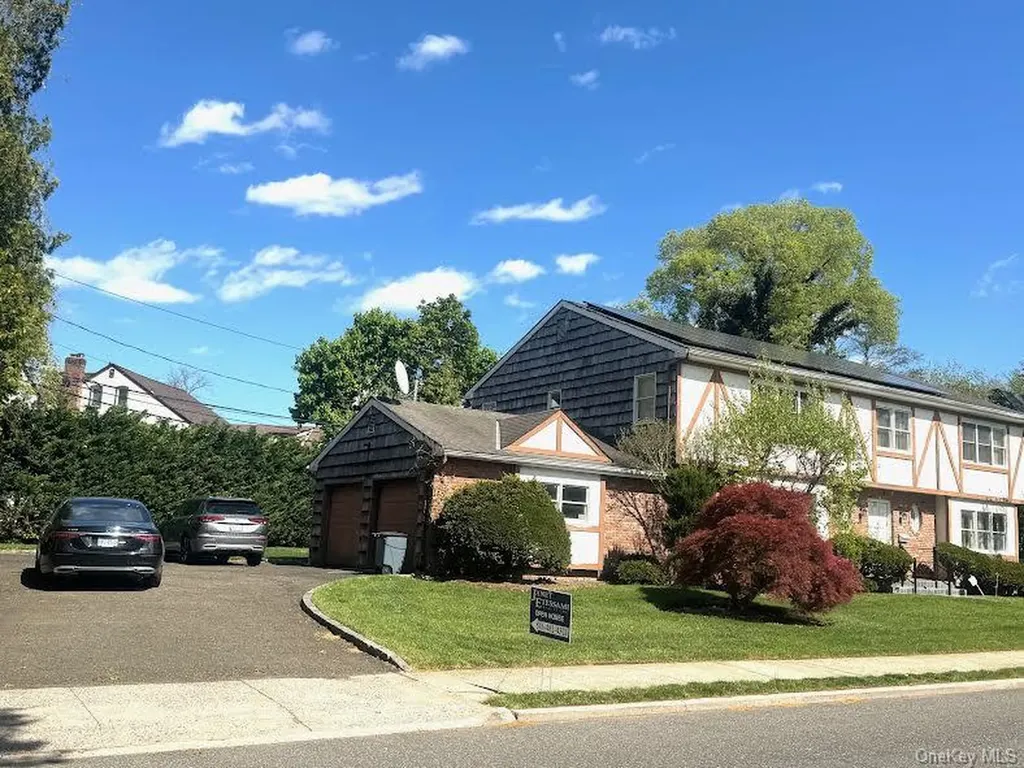 28 Polo Road Great Neck NY 11023