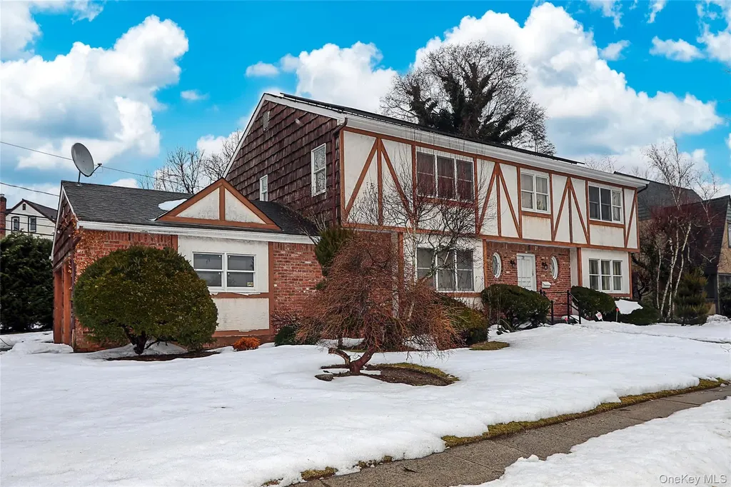 28 Polo Road Great Neck NY 11023