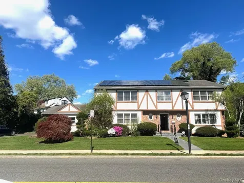 28 Polo Road Great Neck NY 11023