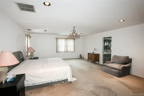 28 Polo Road Great Neck NY 11023