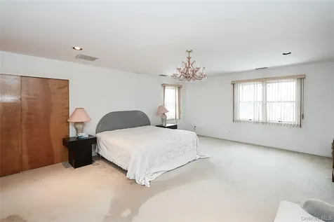 28 Polo Road Great Neck NY 11023