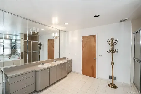 28 Polo Road Great Neck NY 11023