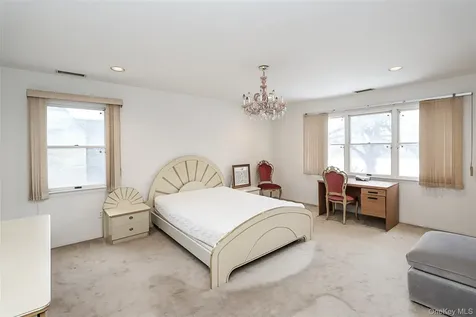 28 Polo Road Great Neck NY 11023