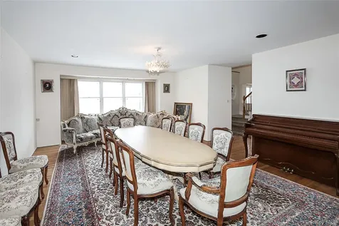 28 Polo Road Great Neck NY 11023