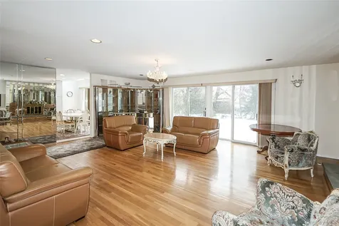 28 Polo Road Great Neck NY 11023