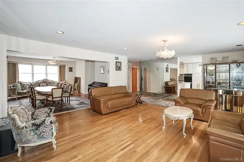28 Polo Road Great Neck NY 11023