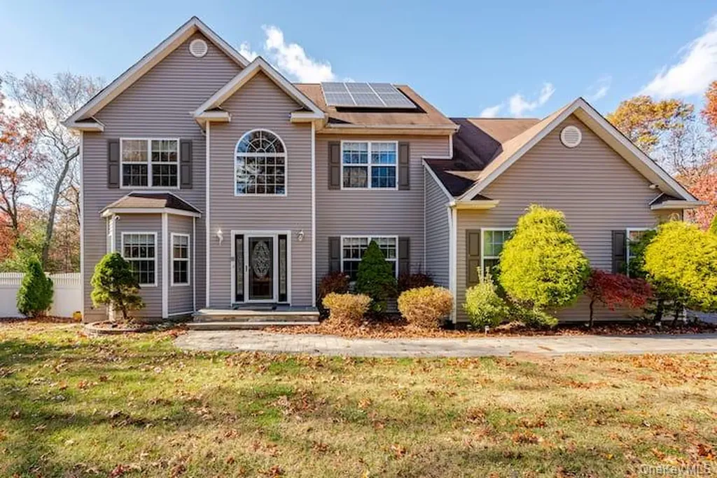 1 Brittany Court Ridge NY 11961
