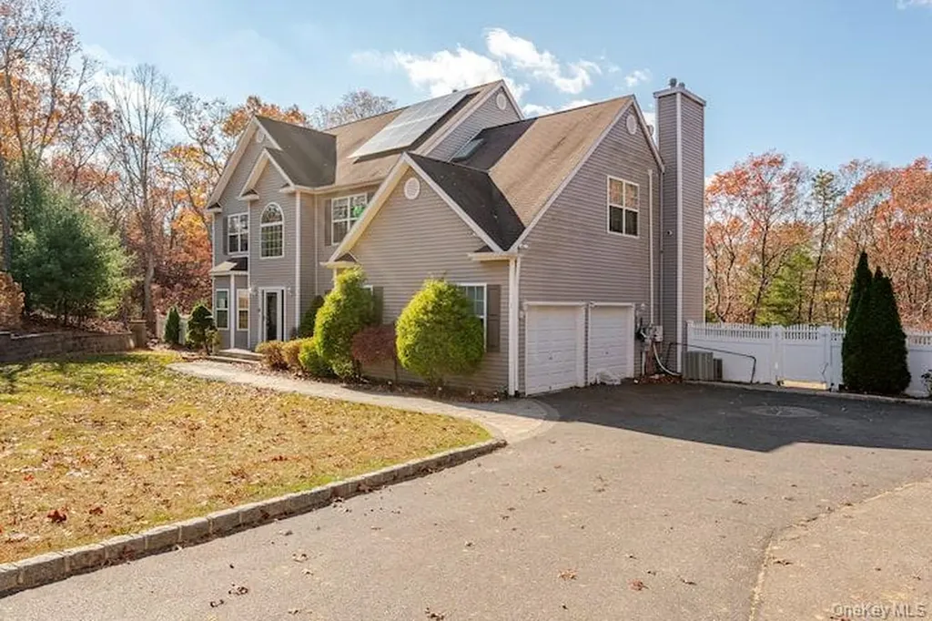 1 Brittany Court Ridge NY 11961