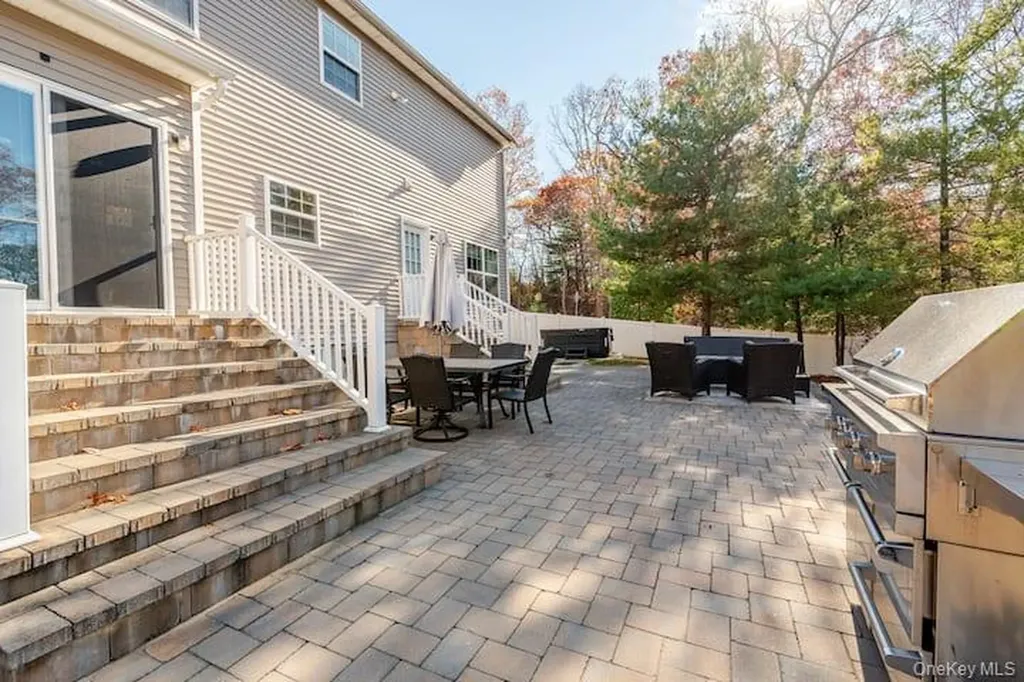 1 Brittany Court Ridge NY 11961