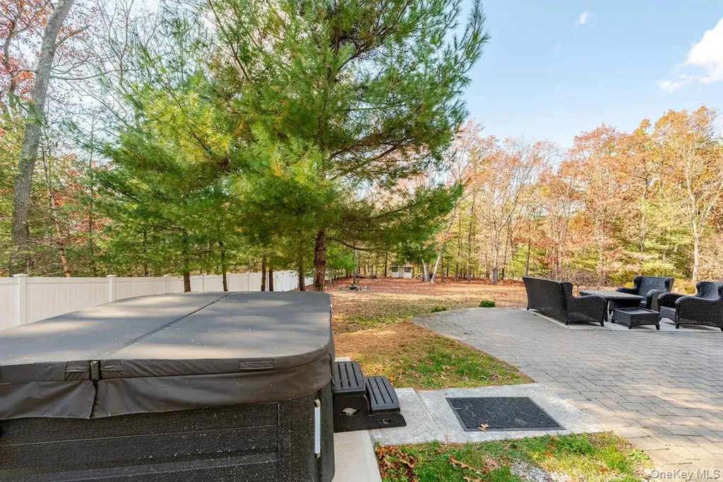 1 Brittany Court Ridge NY 11961
