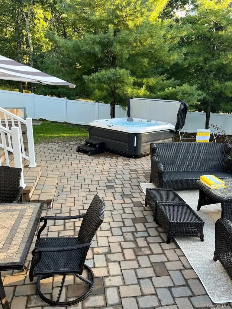 1 Brittany Court Ridge NY 11961