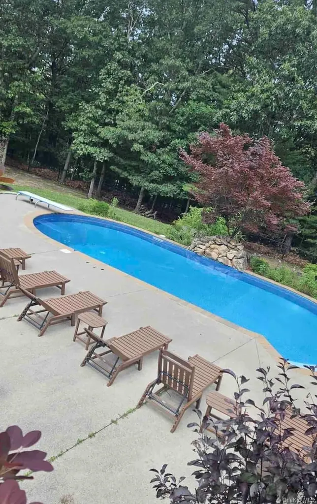 1 Brittany Court Ridge NY 11961