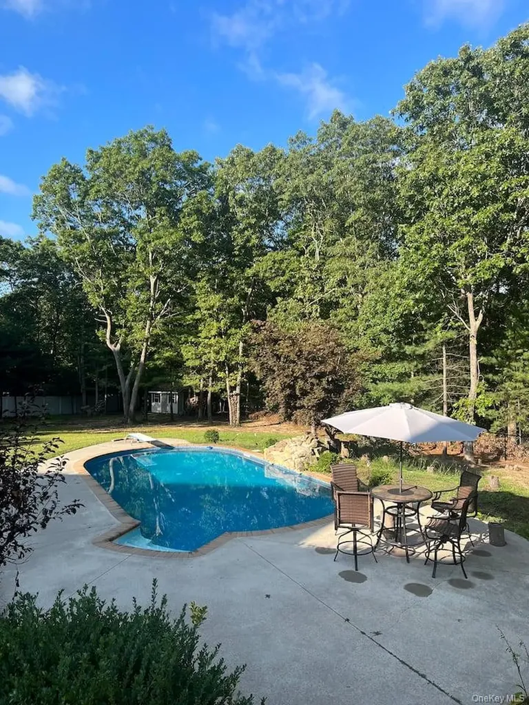 1 Brittany Court Ridge NY 11961
