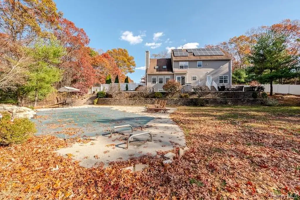 1 Brittany Court Ridge NY 11961