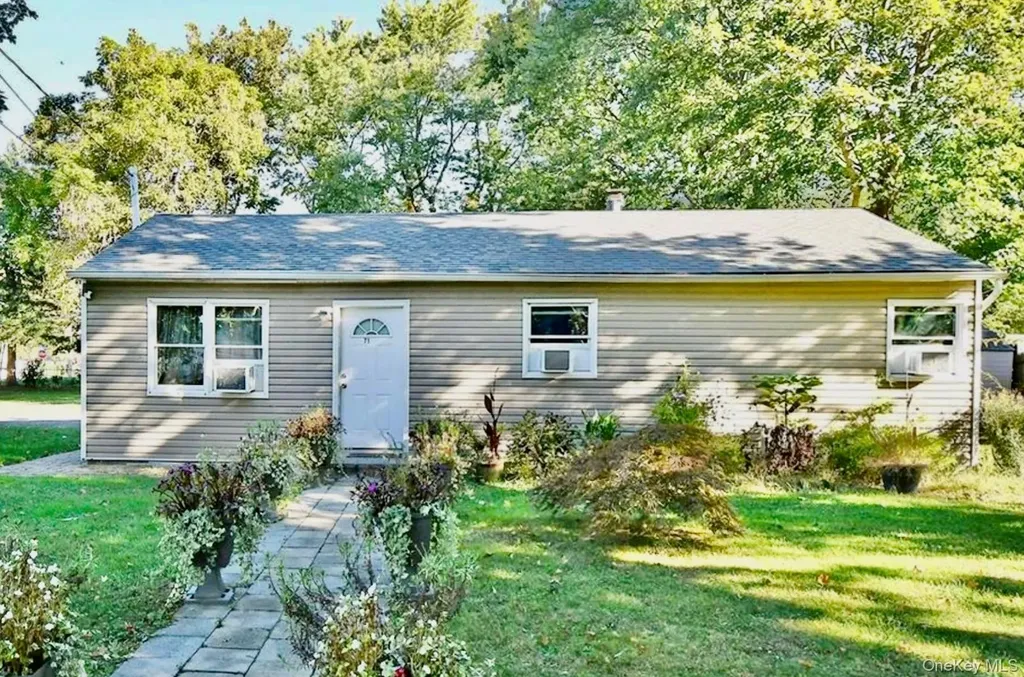 71 Macarthur Avenue Brentwood NY 11717