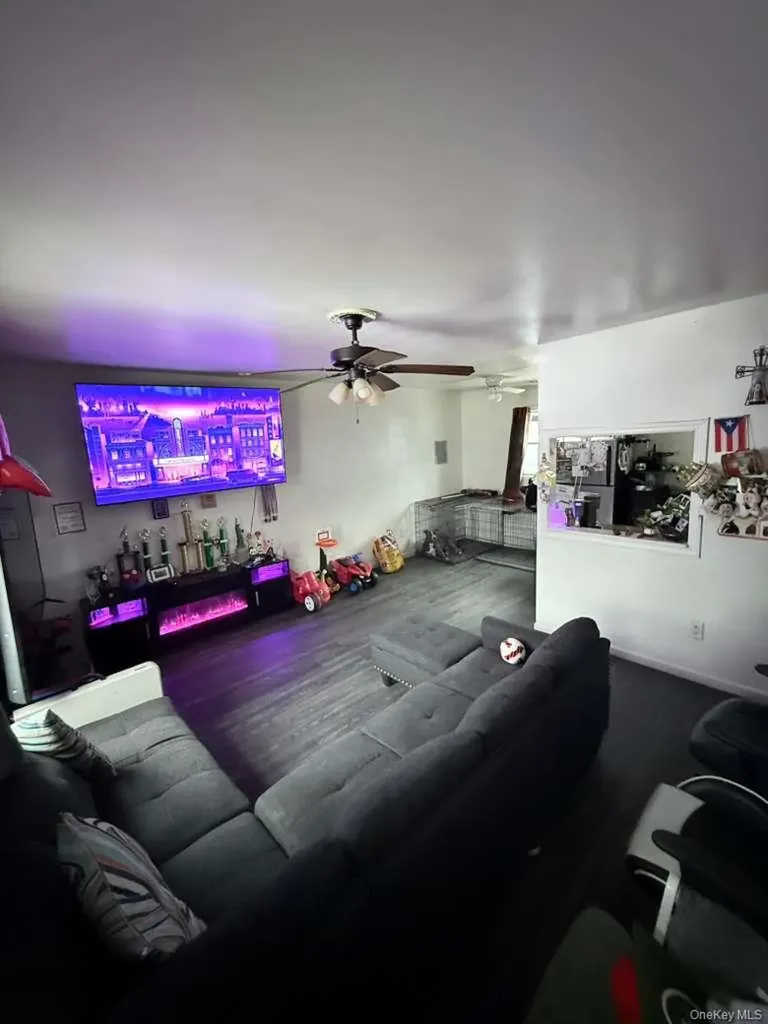 71 Macarthur Avenue Brentwood NY 11717