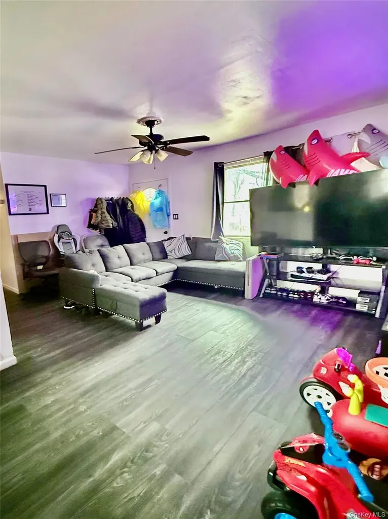 71 Macarthur Avenue Brentwood NY 11717