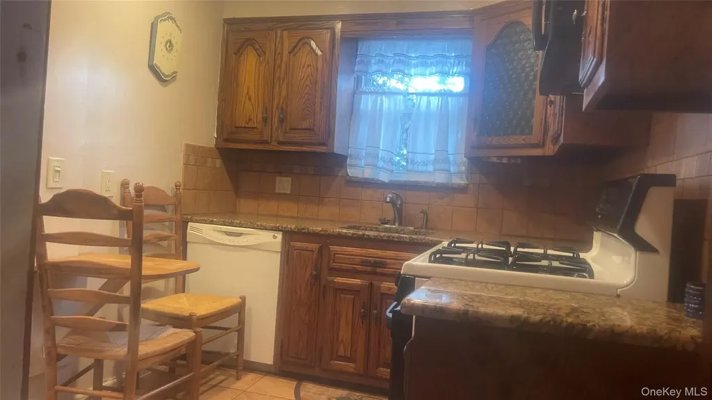 22 Eton Street Valley Stream NY 11581