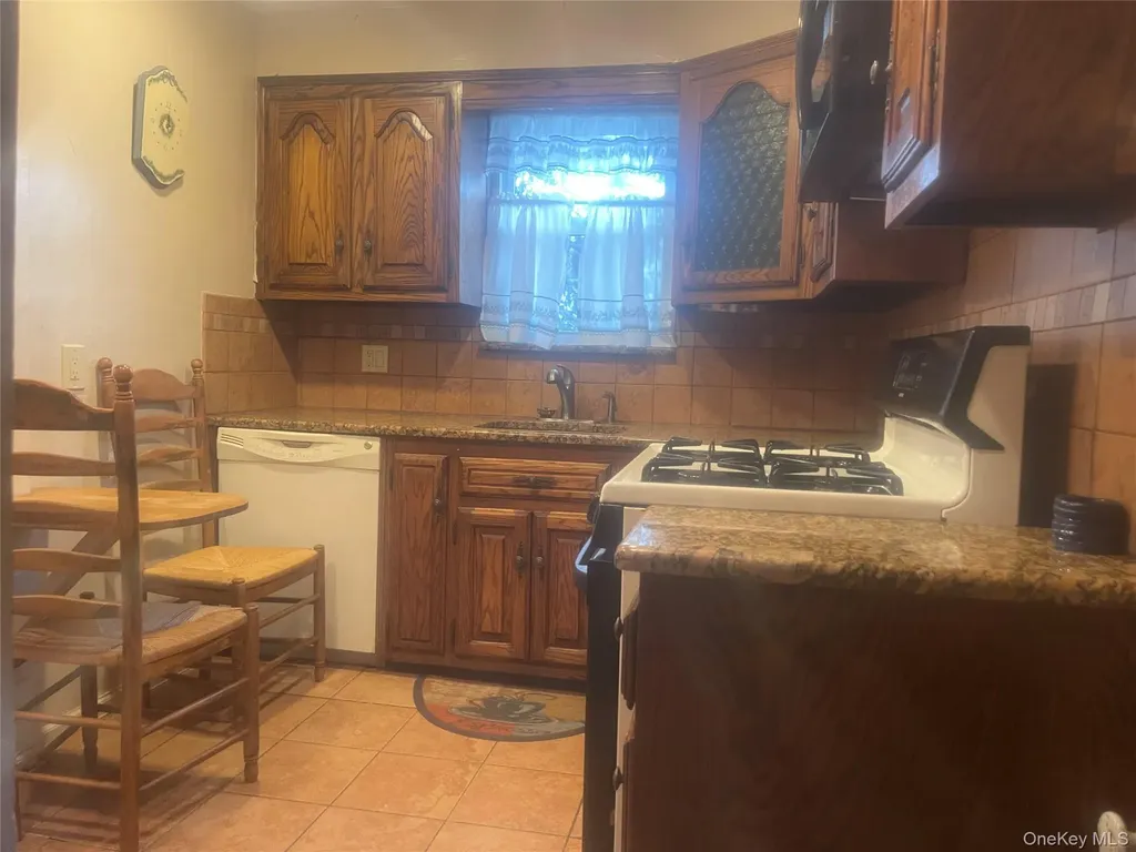 22 Eton Street Valley Stream NY 11581