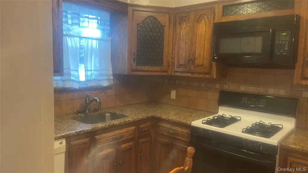 22 Eton Street Valley Stream NY 11581