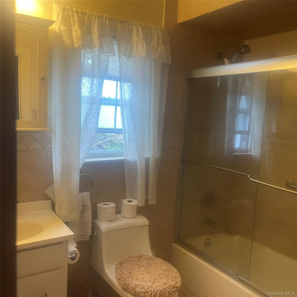 22 Eton Street Valley Stream NY 11581