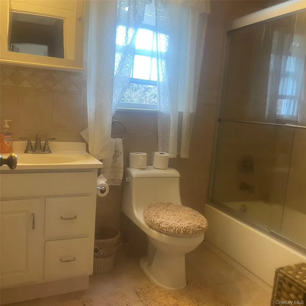 22 Eton Street Valley Stream NY 11581