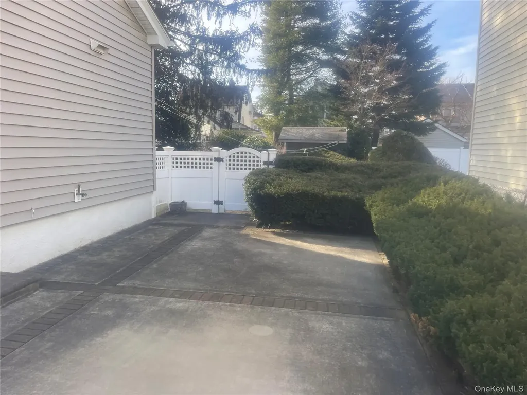 22 Eton Street Valley Stream NY 11581