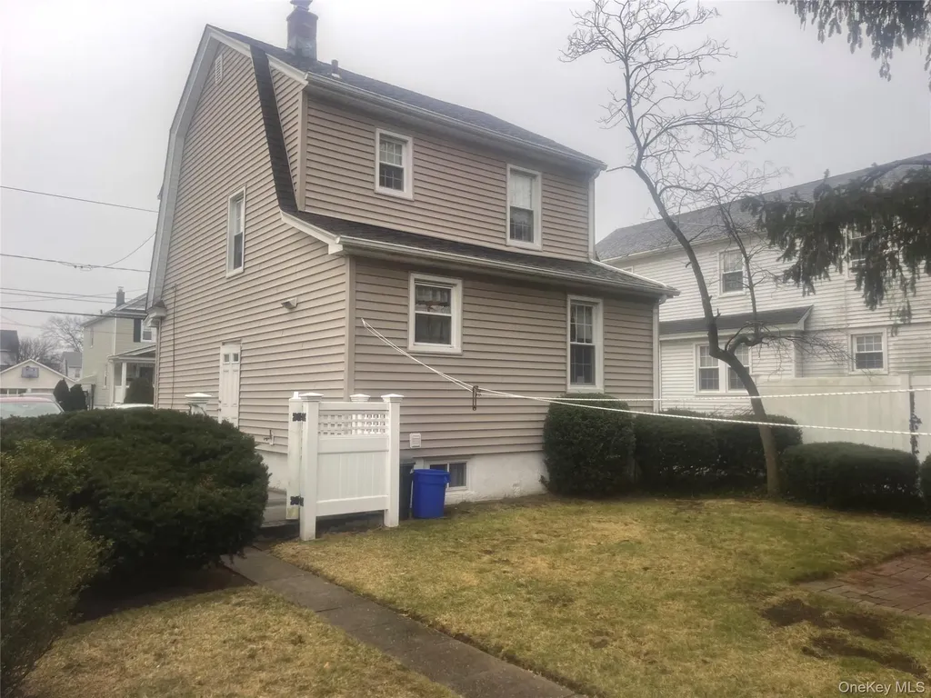 22 Eton Street Valley Stream NY 11581