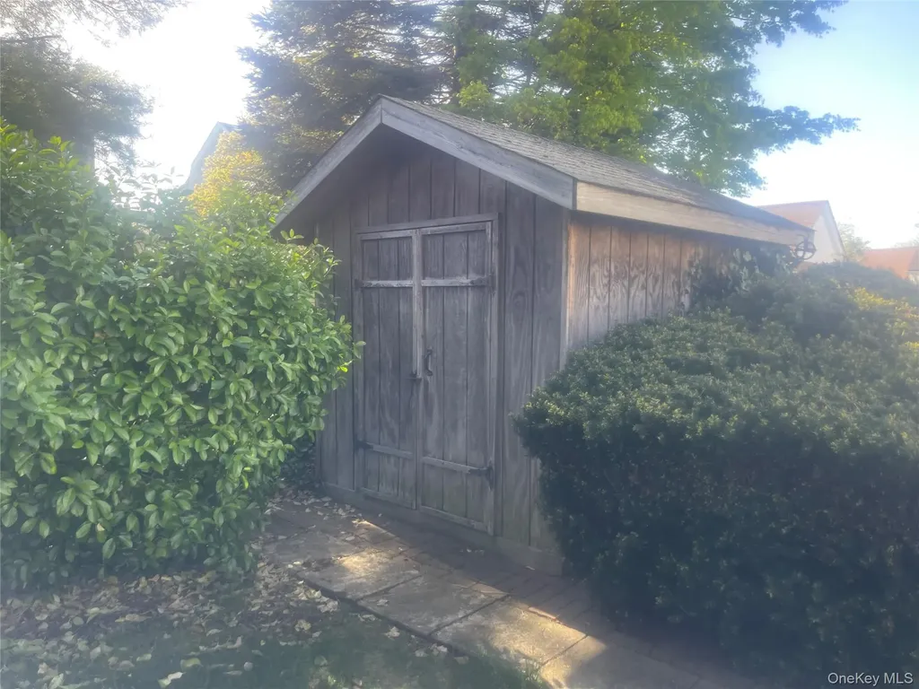 22 Eton Street Valley Stream NY 11581