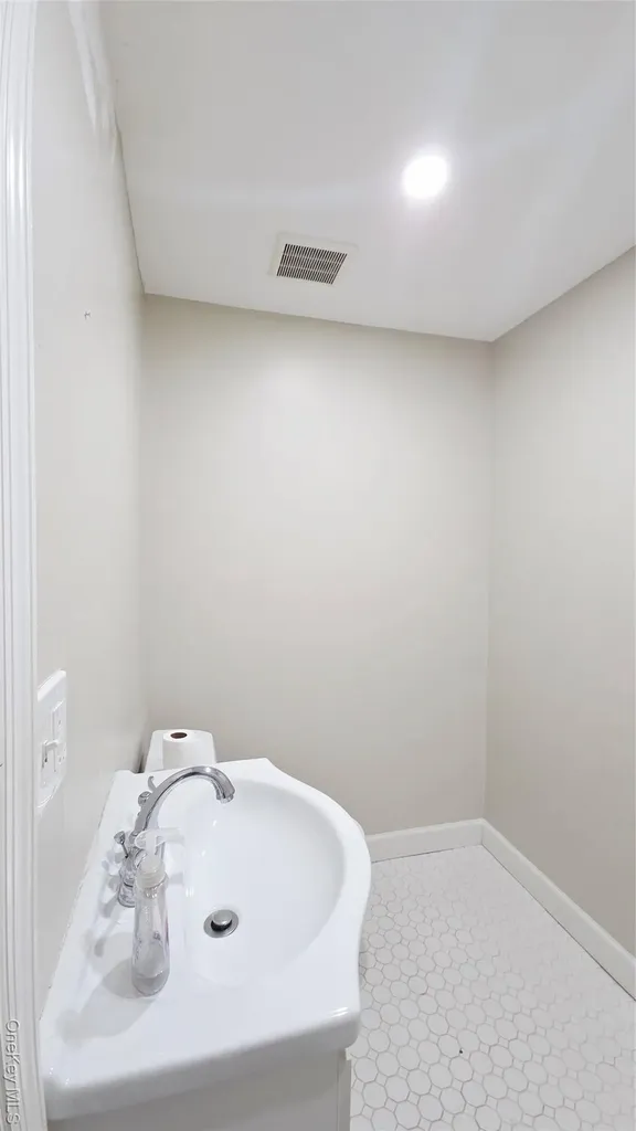 62 Waller Avenue White Plains NY 10605