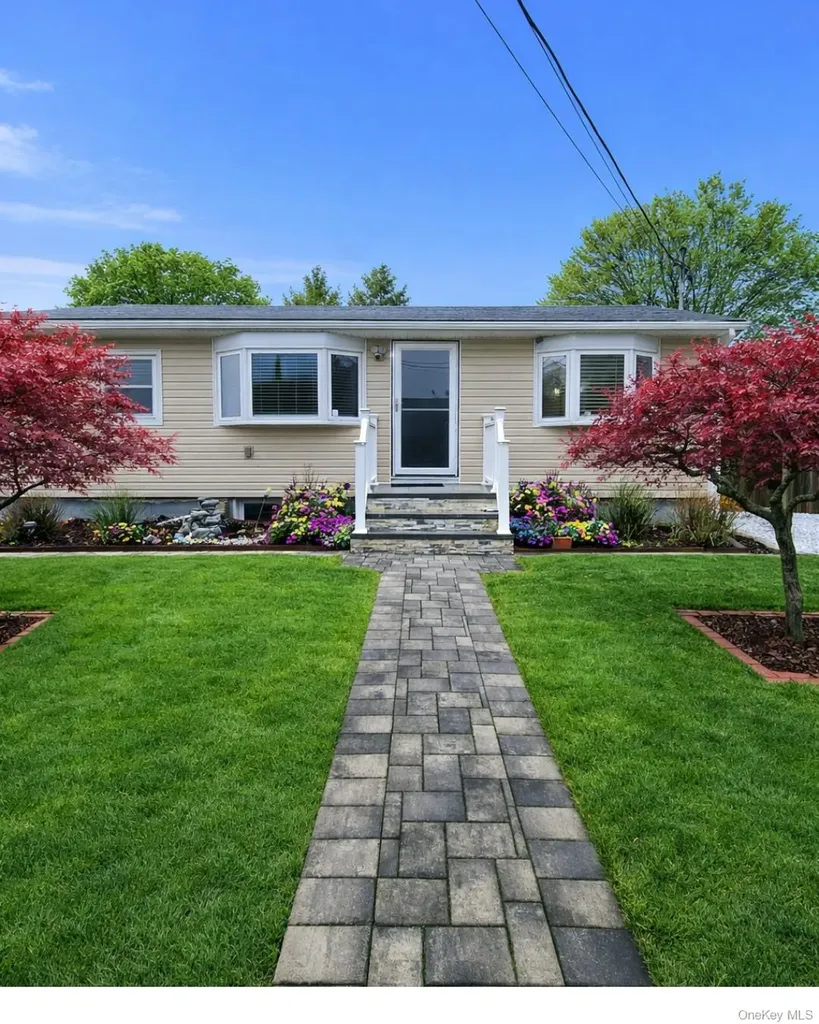 39 Musket Drive Shirley NY 11967