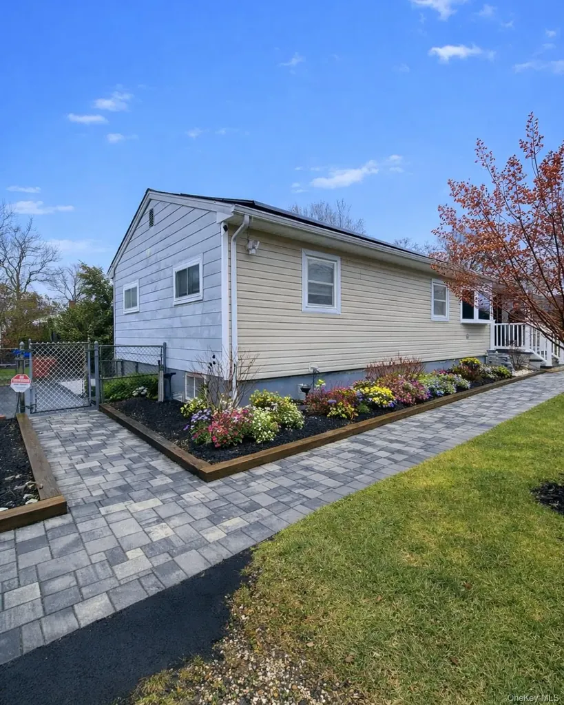 39 Musket Drive Shirley NY 11967