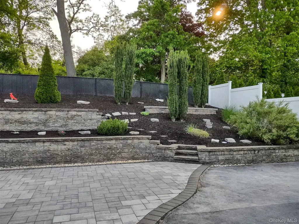 4 Macintosh Lane Selden NY 11784
