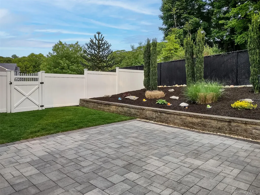 4 Macintosh Lane Selden NY 11784