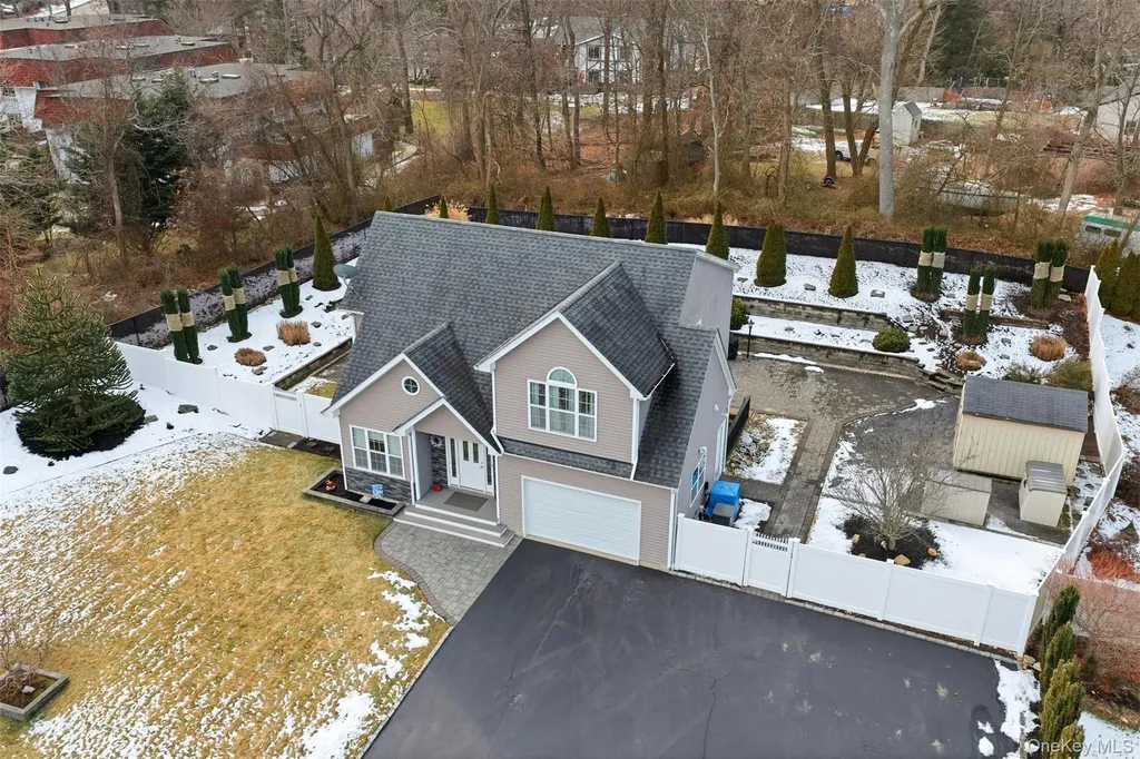 4 Macintosh Lane Selden NY 11784