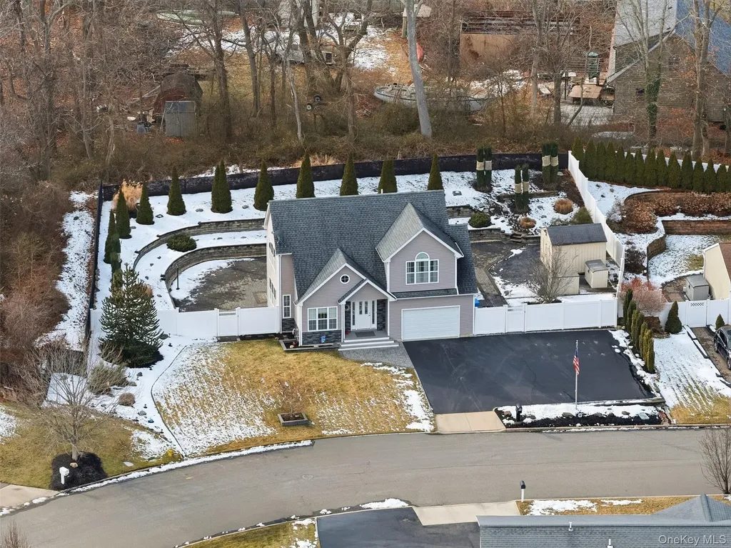 4 Macintosh Lane Selden NY 11784