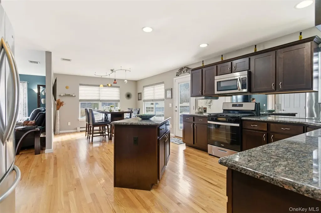 4 Macintosh Lane Selden NY 11784