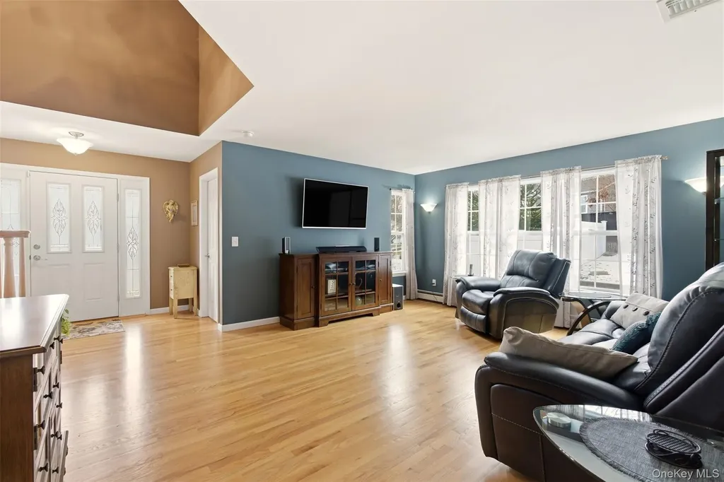 4 Macintosh Lane Selden NY 11784