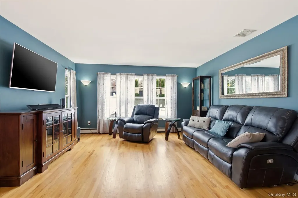 4 Macintosh Lane Selden NY 11784