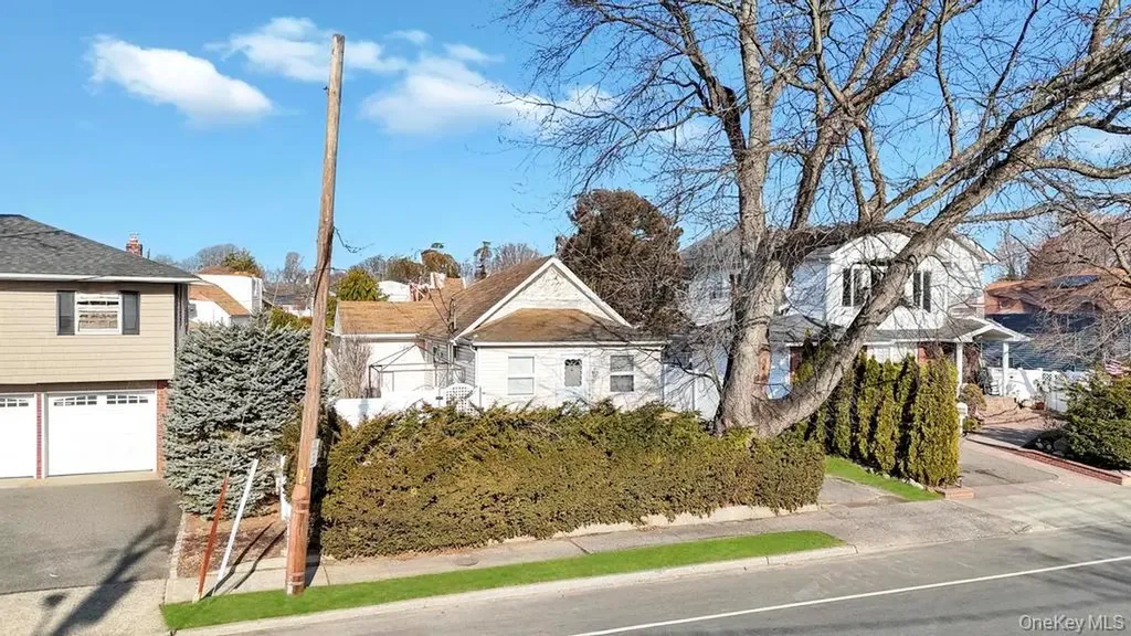31 Cherry Avenue Bethpage NY 11714