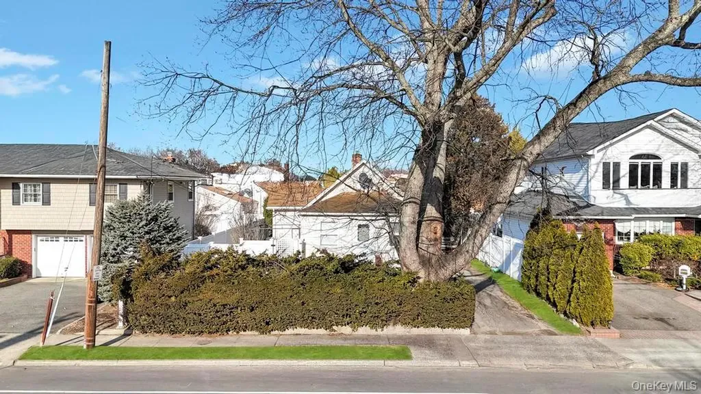 31 Cherry Avenue Bethpage NY 11714