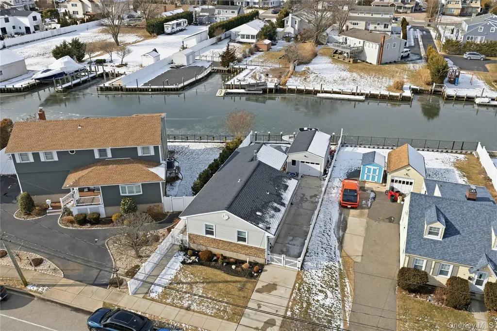 76 Alhambra Road Massapequa NY 11758
