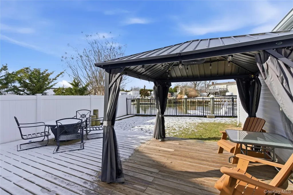 76 Alhambra Road Massapequa NY 11758